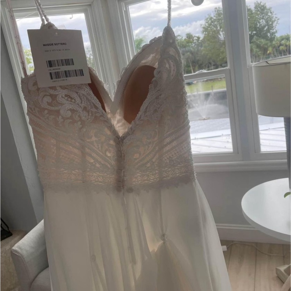 Maggie Sottero Ivory - Picture 4 of 7
